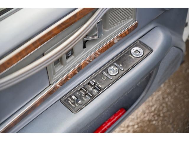 ビュイックロードマスター ワゴン　／九州仕入れ／新車並行モデル／最終年式／ＬＴ１エンジン／ウッドデカール／アメリカンレーシングアルミホイール／ミッキートンプソンホワイトレタータイヤ／室内電動シート／本革シート／サンルーフ／ＡＢＳ（50枚目）