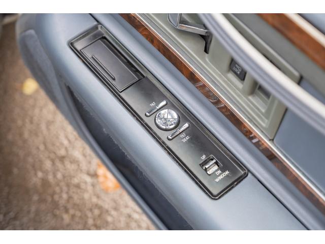 ビュイックロードマスター ワゴン　／九州仕入れ／新車並行モデル／最終年式／ＬＴ１エンジン／ウッドデカール／アメリカンレーシングアルミホイール／ミッキートンプソンホワイトレタータイヤ／室内電動シート／本革シート／サンルーフ／ＡＢＳ（52枚目）