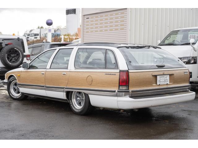 ビュイックロードマスター ワゴン　／九州仕入れ／新車並行モデル／最終年式／ＬＴ１エンジン／ウッドデカール／アメリカンレーシングアルミホイール／ミッキートンプソンホワイトレタータイヤ／室内電動シート／本革シート／サンルーフ／ＡＢＳ（74枚目）