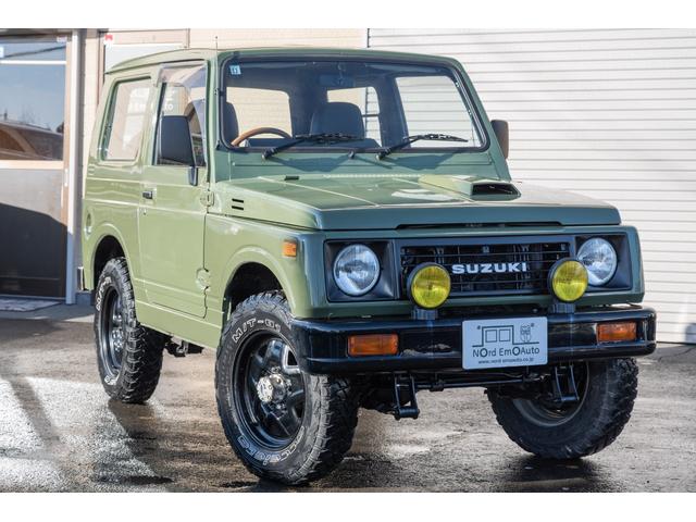 ジムニー ＨＣ　／リッチモンドグリーン／２インチリフトアップ／アクセレラマッドタイヤ／純正スチールマッドブラックペイント／クラシックグリル／室内ウッドデカール／ＬＥＤヘッドライト／ステンレス社外マフラー／（2枚目）