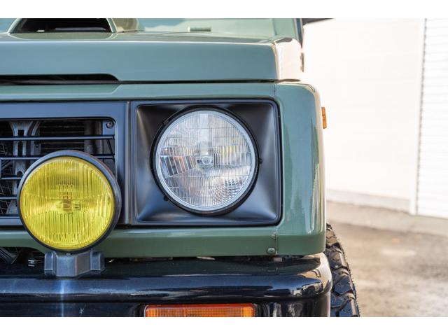 ジムニー ＨＣ　／リッチモンドグリーン／２インチリフトアップ／アクセレラマッドタイヤ／純正スチールマッドブラックペイント／クラシックグリル／室内ウッドデカール／ＬＥＤヘッドライト／ステンレス社外マフラー／（8枚目）