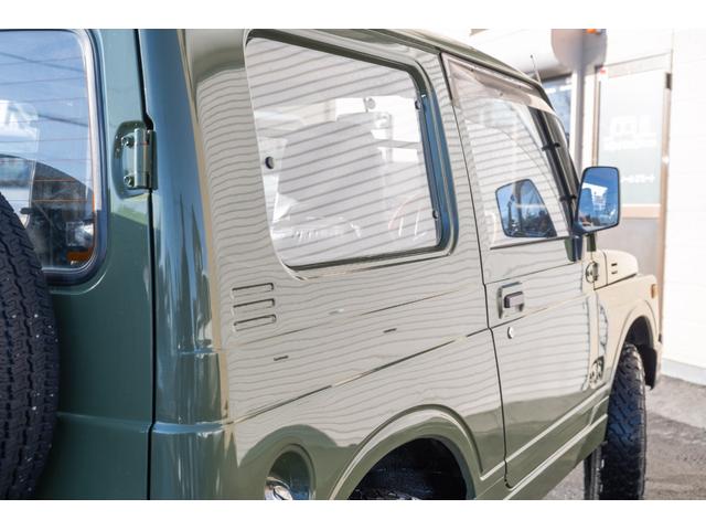 ジムニー ＨＣ　／リッチモンドグリーン／２インチリフトアップ／アクセレラマッドタイヤ／純正スチールマッドブラックペイント／クラシックグリル／室内ウッドデカール／ＬＥＤヘッドライト／ステンレス社外マフラー／（11枚目）