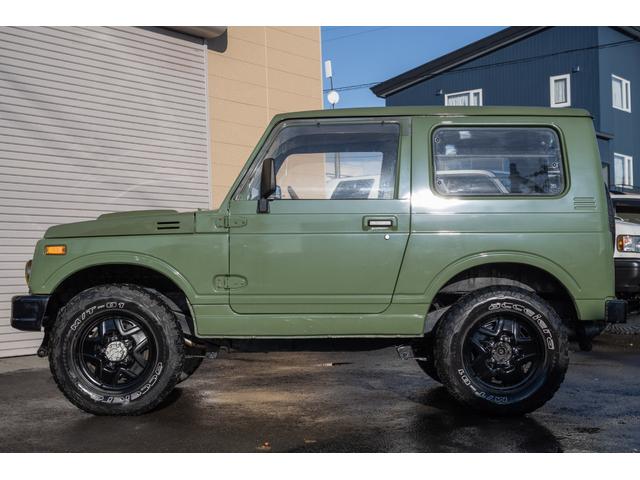 ジムニー ＨＣ　／リッチモンドグリーン／２インチリフトアップ／アクセレラマッドタイヤ／純正スチールマッドブラックペイント／クラシックグリル／室内ウッドデカール／ＬＥＤヘッドライト／ステンレス社外マフラー／（12枚目）