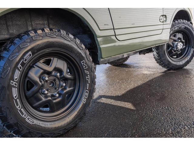 ジムニー ＨＣ　／リッチモンドグリーン／２インチリフトアップ／アクセレラマッドタイヤ／純正スチールマッドブラックペイント／クラシックグリル／室内ウッドデカール／ＬＥＤヘッドライト／ステンレス社外マフラー／（14枚目）