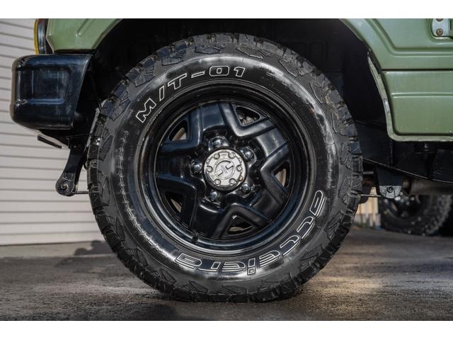 ジムニー ＨＣ　／リッチモンドグリーン／２インチリフトアップ／アクセレラマッドタイヤ／純正スチールマッドブラックペイント／クラシックグリル／室内ウッドデカール／ＬＥＤヘッドライト／ステンレス社外マフラー／（15枚目）