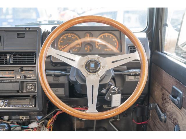 ジムニー ＨＣ　／リッチモンドグリーン／２インチリフトアップ／アクセレラマッドタイヤ／純正スチールマッドブラックペイント／クラシックグリル／室内ウッドデカール／ＬＥＤヘッドライト／ステンレス社外マフラー／（21枚目）