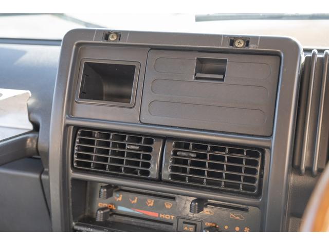 ジムニー ＨＣ　／リッチモンドグリーン／２インチリフトアップ／アクセレラマッドタイヤ／純正スチールマッドブラックペイント／クラシックグリル／室内ウッドデカール／ＬＥＤヘッドライト／ステンレス社外マフラー／（25枚目）