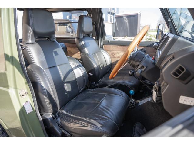 ジムニー ＨＣ　／リッチモンドグリーン／２インチリフトアップ／アクセレラマッドタイヤ／純正スチールマッドブラックペイント／クラシックグリル／室内ウッドデカール／ＬＥＤヘッドライト／ステンレス社外マフラー／（31枚目）