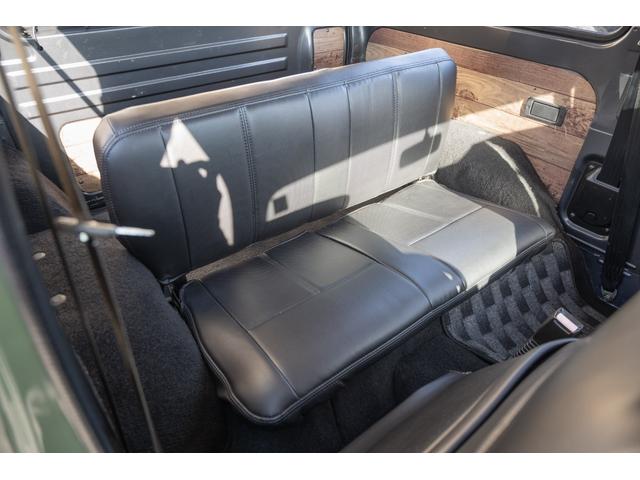 ジムニー ＨＣ　／リッチモンドグリーン／２インチリフトアップ／アクセレラマッドタイヤ／純正スチールマッドブラックペイント／クラシックグリル／室内ウッドデカール／ＬＥＤヘッドライト／ステンレス社外マフラー／（35枚目）