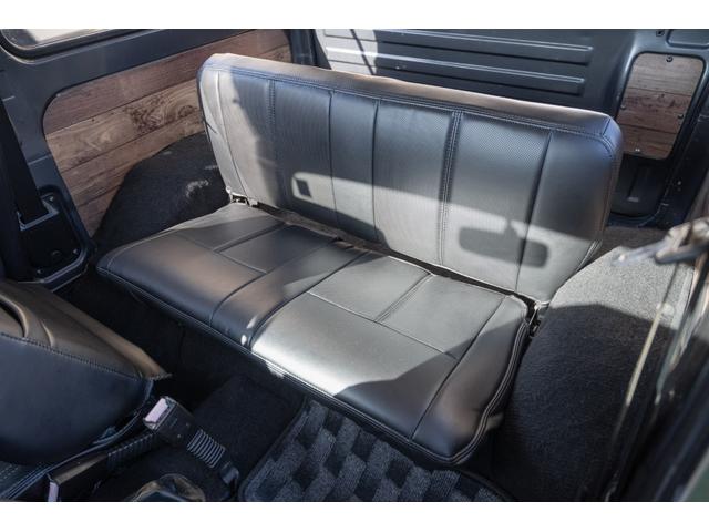 ジムニー ＨＣ　／リッチモンドグリーン／２インチリフトアップ／アクセレラマッドタイヤ／純正スチールマッドブラックペイント／クラシックグリル／室内ウッドデカール／ＬＥＤヘッドライト／ステンレス社外マフラー／（36枚目）