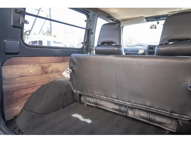 ジムニー ＨＣ　／リッチモンドグリーン／２インチリフトアップ／アクセレラマッドタイヤ／純正スチールマッドブラックペイント／クラシックグリル／室内ウッドデカール／ＬＥＤヘッドライト／ステンレス社外マフラー／（39枚目）