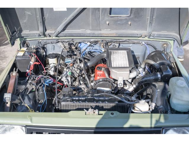 ジムニー ＨＣ　／リッチモンドグリーン／２インチリフトアップ／アクセレラマッドタイヤ／純正スチールマッドブラックペイント／クラシックグリル／室内ウッドデカール／ＬＥＤヘッドライト／ステンレス社外マフラー／（40枚目）