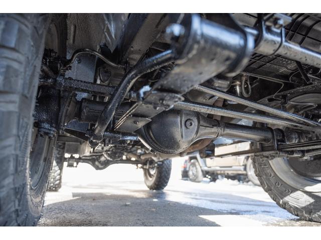 ジムニー ＨＣ　／リッチモンドグリーン／２インチリフトアップ／アクセレラマッドタイヤ／純正スチールマッドブラックペイント／クラシックグリル／室内ウッドデカール／ＬＥＤヘッドライト／ステンレス社外マフラー／（45枚目）