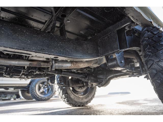 ジムニー ＨＣ　／リッチモンドグリーン／２インチリフトアップ／アクセレラマッドタイヤ／純正スチールマッドブラックペイント／クラシックグリル／室内ウッドデカール／ＬＥＤヘッドライト／ステンレス社外マフラー／（48枚目）