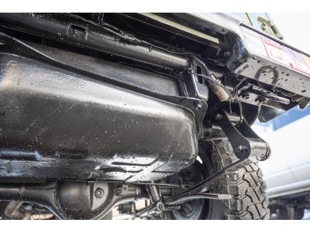 ジムニー ＨＣ　／リッチモンドグリーン／２インチリフトアップ／アクセレラマッドタイヤ／純正スチールマッドブラックペイント／クラシックグリル／室内ウッドデカール／ＬＥＤヘッドライト／ステンレス社外マフラー／（52枚目）