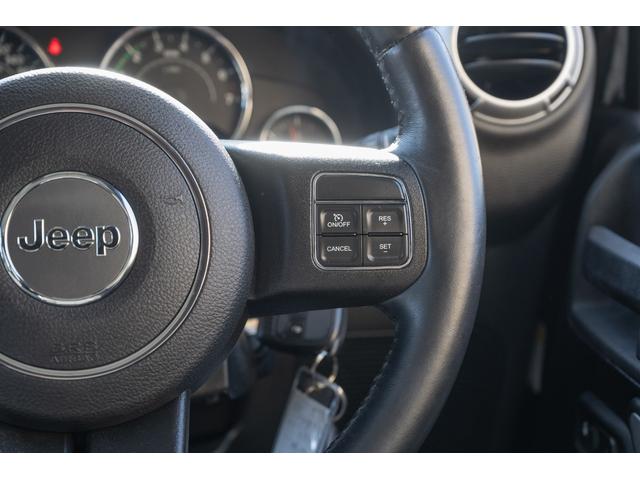 ジープ・ラングラーアンリミテッド サハラ /本州西日本仕入れ/ジオランダーX-ATタイヤ/ロックガンアルミホイール/インサートグリル/クロカンスチールバンパー/LEDヘッドライト/サイドカメラ/Bluetoothナビ/バックカメラ/後期モデル(26枚目)