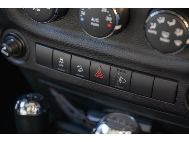 ジープ・ラングラーアンリミテッド サハラ /本州西日本仕入れ/ジオランダーX-ATタイヤ/ロックガンアルミホイール/インサートグリル/クロカンスチールバンパー/LEDヘッドライト/サイドカメラ/Bluetoothナビ/バックカメラ/後期モデル(29枚目)