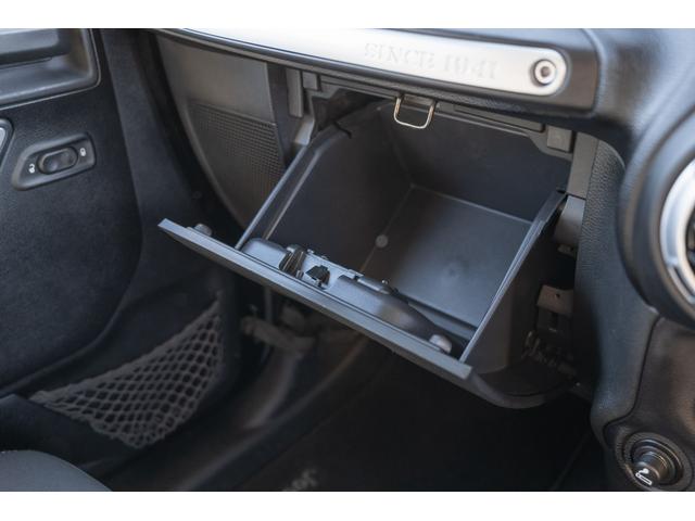 ジープ・ラングラーアンリミテッド サハラ /本州西日本仕入れ/ジオランダーX-ATタイヤ/ロックガンアルミホイール/インサートグリル/クロカンスチールバンパー/LEDヘッドライト/サイドカメラ/Bluetoothナビ/バックカメラ/後期モデル(34枚目)