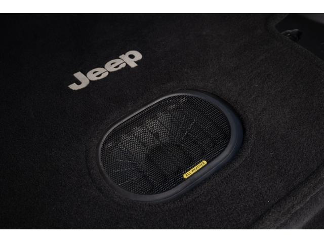 ジープ・ラングラーアンリミテッド サハラ /本州西日本仕入れ/ジオランダーX-ATタイヤ/ロックガンアルミホイール/インサートグリル/クロカンスチールバンパー/LEDヘッドライト/サイドカメラ/Bluetoothナビ/バックカメラ/後期モデル(56枚目)