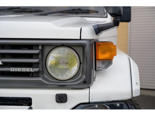 ヘッドライトはあえての純正レンズになります。