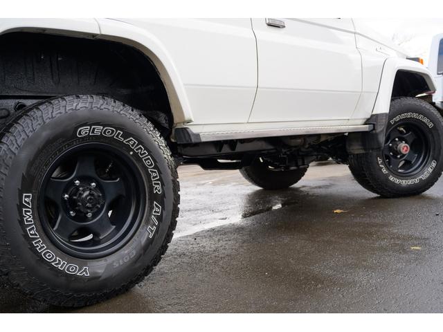 ブラットレーアルミホイールとジオランダーＡＴＳタイヤの組み合わせになります。