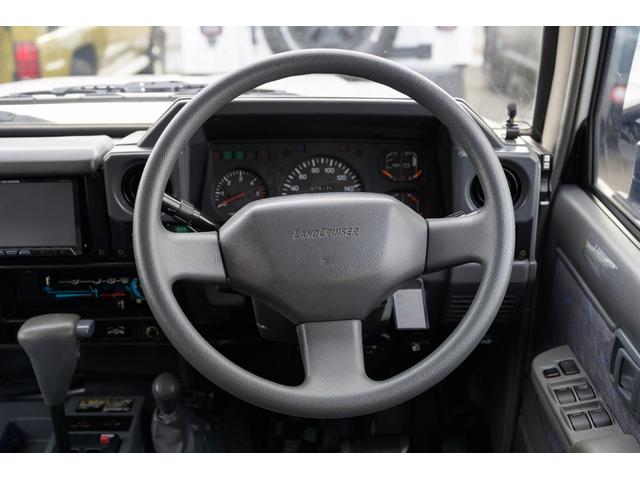 ステアリングは純正になっております。