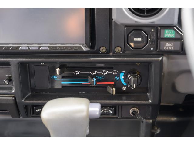 エアコンはＲ１３４になっております。平成５年の途中で切り替わります。