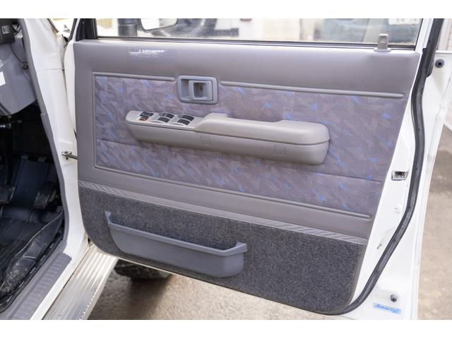 内張りも綺麗な状態です。