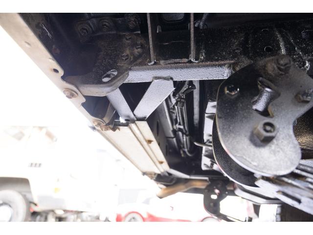 リアバンパー裏も綺麗です。