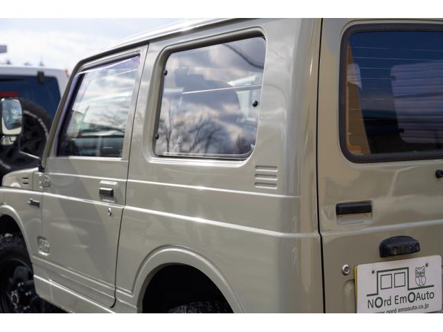 ジムニー 　／オールペイントデザートカーキ／２インチアップ／最終５型モデル／クラシックグリル／ジオランダーマッドタイヤ／前後ステンレスバンパー／クリスタルヘッドライト／ドライブレコーダー／シートカバー／エアコン／（17枚目）