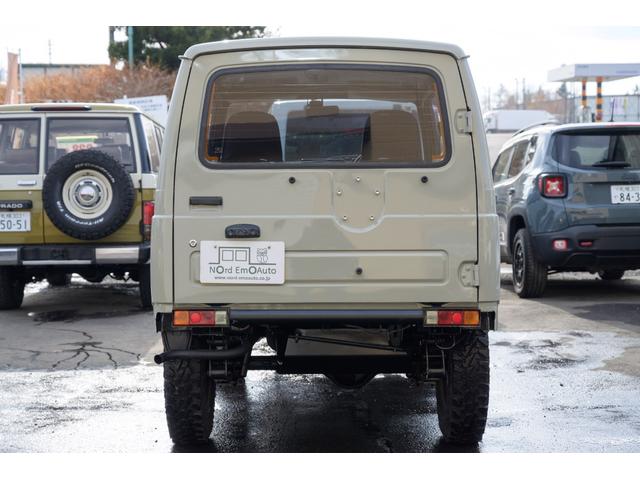 ジムニー 　／オールペイントデザートカーキ／２インチアップ／最終５型モデル／クラシックグリル／ジオランダーマッドタイヤ／前後ステンレスバンパー／クリスタルヘッドライト／ドライブレコーダー／シートカバー／エアコン／（20枚目）