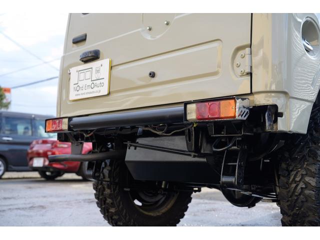 ジムニー 　／オールペイントデザートカーキ／２インチアップ／最終５型モデル／クラシックグリル／ジオランダーマッドタイヤ／前後ステンレスバンパー／クリスタルヘッドライト／ドライブレコーダー／シートカバー／エアコン／（21枚目）