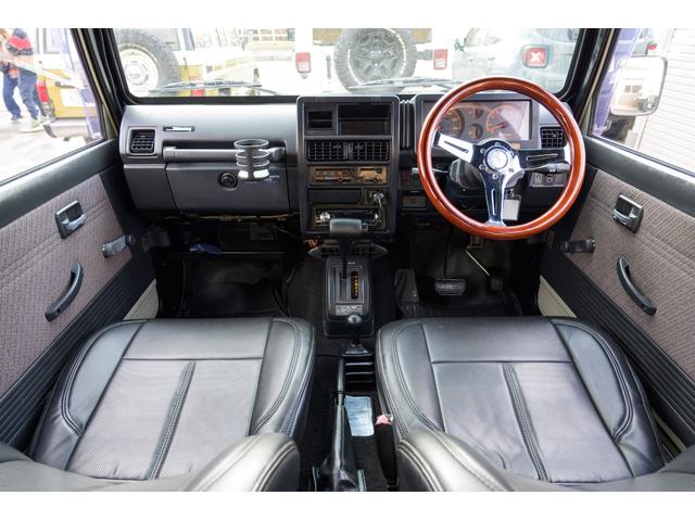 ジムニー 　／オールペイントデザートカーキ／２インチアップ／最終５型モデル／クラシックグリル／ジオランダーマッドタイヤ／前後ステンレスバンパー／クリスタルヘッドライト／ドライブレコーダー／シートカバー／エアコン／（22枚目）