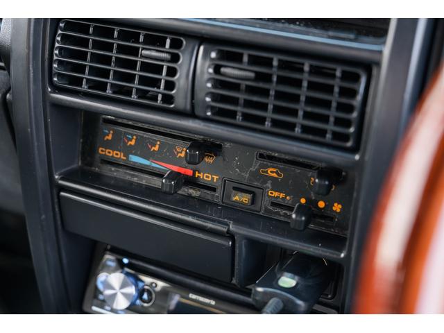 ジムニー 　／オールペイントデザートカーキ／２インチアップ／最終５型モデル／クラシックグリル／ジオランダーマッドタイヤ／前後ステンレスバンパー／クリスタルヘッドライト／ドライブレコーダー／シートカバー／エアコン／（29枚目）