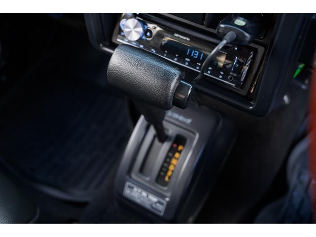 ジムニー 　／オールペイントデザートカーキ／２インチアップ／最終５型モデル／クラシックグリル／ジオランダーマッドタイヤ／前後ステンレスバンパー／クリスタルヘッドライト／ドライブレコーダー／シートカバー／エアコン／（33枚目）