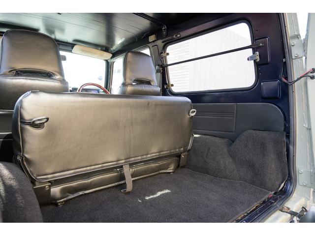 ジムニー 　／オールペイントデザートカーキ／２インチアップ／最終５型モデル／クラシックグリル／ジオランダーマッドタイヤ／前後ステンレスバンパー／クリスタルヘッドライト／ドライブレコーダー／シートカバー／エアコン／（43枚目）