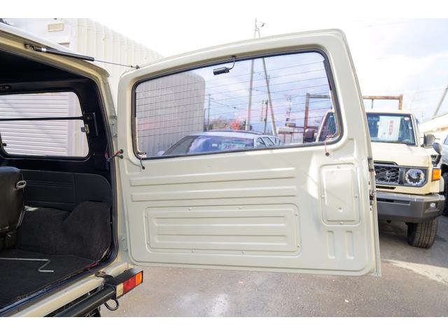 ジムニー 　／オールペイントデザートカーキ／２インチアップ／最終５型モデル／クラシックグリル／ジオランダーマッドタイヤ／前後ステンレスバンパー／クリスタルヘッドライト／ドライブレコーダー／シートカバー／エアコン／（45枚目）