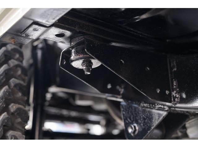 ジムニー 　／オールペイントデザートカーキ／２インチアップ／最終５型モデル／クラシックグリル／ジオランダーマッドタイヤ／前後ステンレスバンパー／クリスタルヘッドライト／ドライブレコーダー／シートカバー／エアコン／（55枚目）