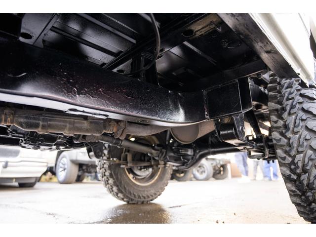 ジムニー 　／オールペイントデザートカーキ／２インチアップ／最終５型モデル／クラシックグリル／ジオランダーマッドタイヤ／前後ステンレスバンパー／クリスタルヘッドライト／ドライブレコーダー／シートカバー／エアコン／（56枚目）