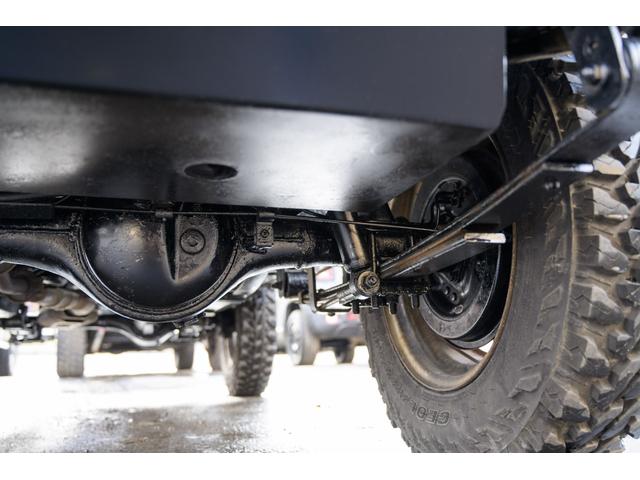 ジムニー 　／オールペイントデザートカーキ／２インチアップ／最終５型モデル／クラシックグリル／ジオランダーマッドタイヤ／前後ステンレスバンパー／クリスタルヘッドライト／ドライブレコーダー／シートカバー／エアコン／（58枚目）