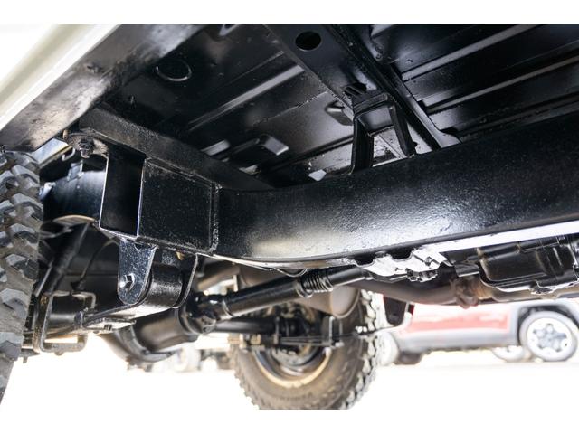 ジムニー 　／オールペイントデザートカーキ／２インチアップ／最終５型モデル／クラシックグリル／ジオランダーマッドタイヤ／前後ステンレスバンパー／クリスタルヘッドライト／ドライブレコーダー／シートカバー／エアコン／（61枚目）