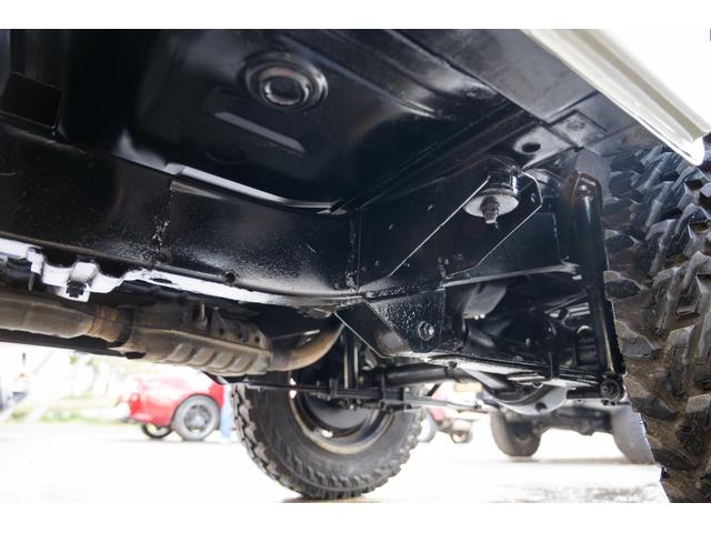 ジムニー 　／オールペイントデザートカーキ／２インチアップ／最終５型モデル／クラシックグリル／ジオランダーマッドタイヤ／前後ステンレスバンパー／クリスタルヘッドライト／ドライブレコーダー／シートカバー／エアコン／（62枚目）