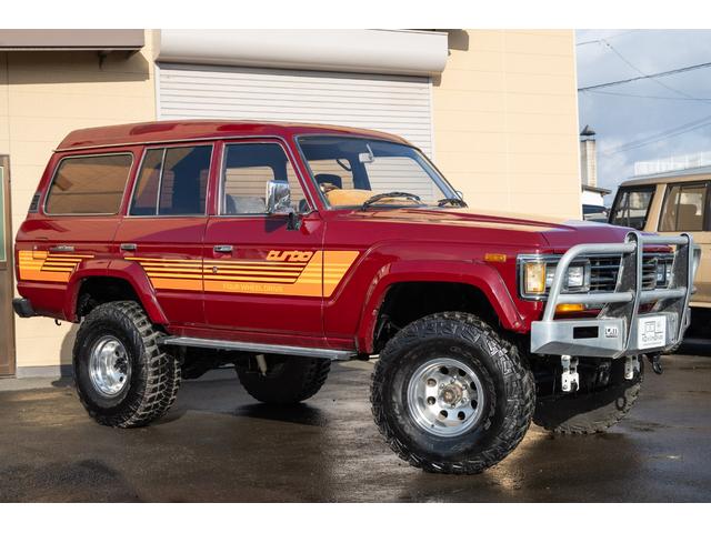 ランドクルーザー60 VX /本州北関東仕入れ/4インチリフトアップ/USリアバンパー/サイドデカール/グッドイヤーMTRマッドタイヤ/レンコンホイール/新品デポレーシングステアリング/キッカースピーカー/ワインレッドペイント/(8枚目)