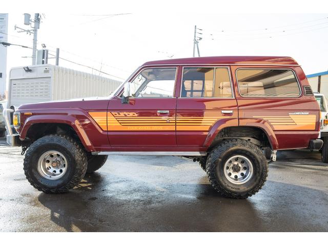 ランドクルーザー60 VX /本州北関東仕入れ/4インチリフトアップ/USリアバンパー/サイドデカール/グッドイヤーMTRマッドタイヤ/レンコンホイール/新品デポレーシングステアリング/キッカースピーカー/ワインレッドペイント/(18枚目)