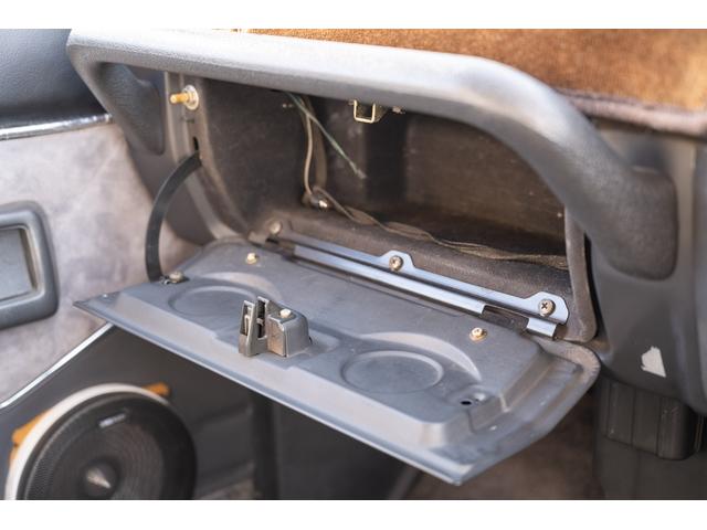 ランドクルーザー60 VX /本州北関東仕入れ/4インチリフトアップ/USリアバンパー/サイドデカール/グッドイヤーMTRマッドタイヤ/レンコンホイール/新品デポレーシングステアリング/キッカースピーカー/ワインレッドペイント/(35枚目)