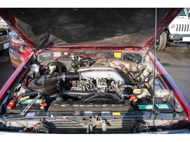 ランドクルーザー60 VX /本州北関東仕入れ/4インチリフトアップ/USリアバンパー/サイドデカール/グッドイヤーMTRマッドタイヤ/レンコンホイール/新品デポレーシングステアリング/キッカースピーカー/ワインレッドペイント/(50枚目)