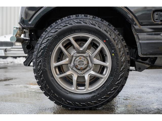 ジムニー ＨＣ　／本州東海仕入れ／新品ジオランダーマッドタイヤ／新品ＪＢ６４ＸＣアルミホイール／室内ウッド仕様／メッキグリル／クリアレンズ／前後ステンレスフロントバンパー／ナルディウッドステアリング／シートカバー（17枚目）