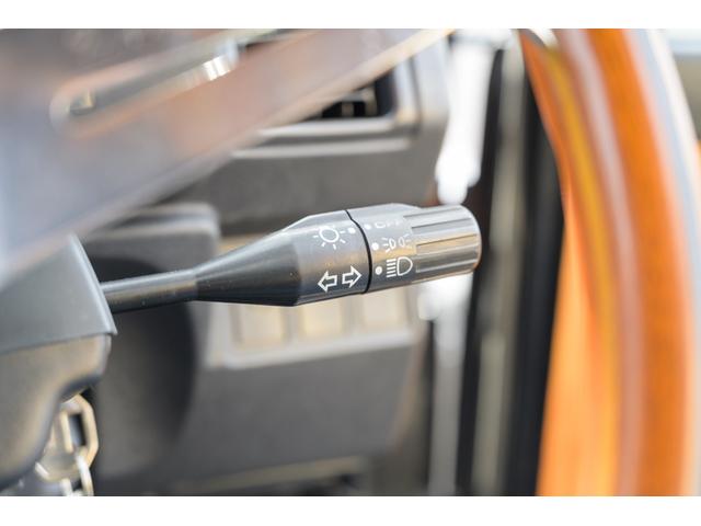 ジムニー ＨＣ　／本州東海仕入れ／新品ジオランダーマッドタイヤ／新品ＪＢ６４ＸＣアルミホイール／室内ウッド仕様／メッキグリル／クリアレンズ／前後ステンレスフロントバンパー／ナルディウッドステアリング／シートカバー（33枚目）