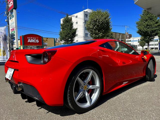 ４８８ＧＴＢ ベースグレード　サスペンションリフター　正規ディーラー車　左ハンドル　ドライブレコーダー　ＥＴＣ　バックカメラ　クリアランスソナー　ＡＴ　スマートキー　アルミホイール　革シート　パワーシート　ＡＢＳ　ＵＳＢ（14枚目）