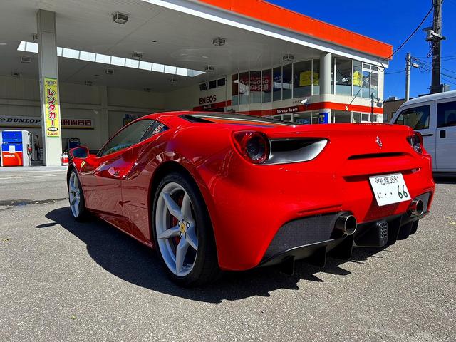 ４８８ＧＴＢ ベースグレード　サスペンションリフター　正規ディーラー車　左ハンドル　ドライブレコーダー　ＥＴＣ　バックカメラ　クリアランスソナー　ＡＴ　スマートキー　アルミホイール　革シート　パワーシート　ＡＢＳ　ＵＳＢ（15枚目）